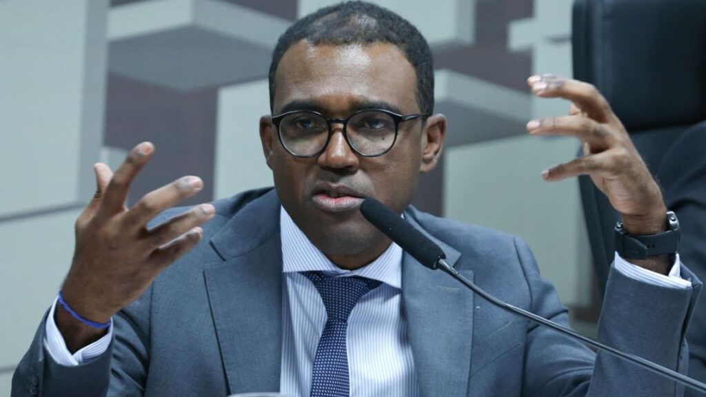 Educação pública me permitiu chegar aqui, diz novo diretor do BC